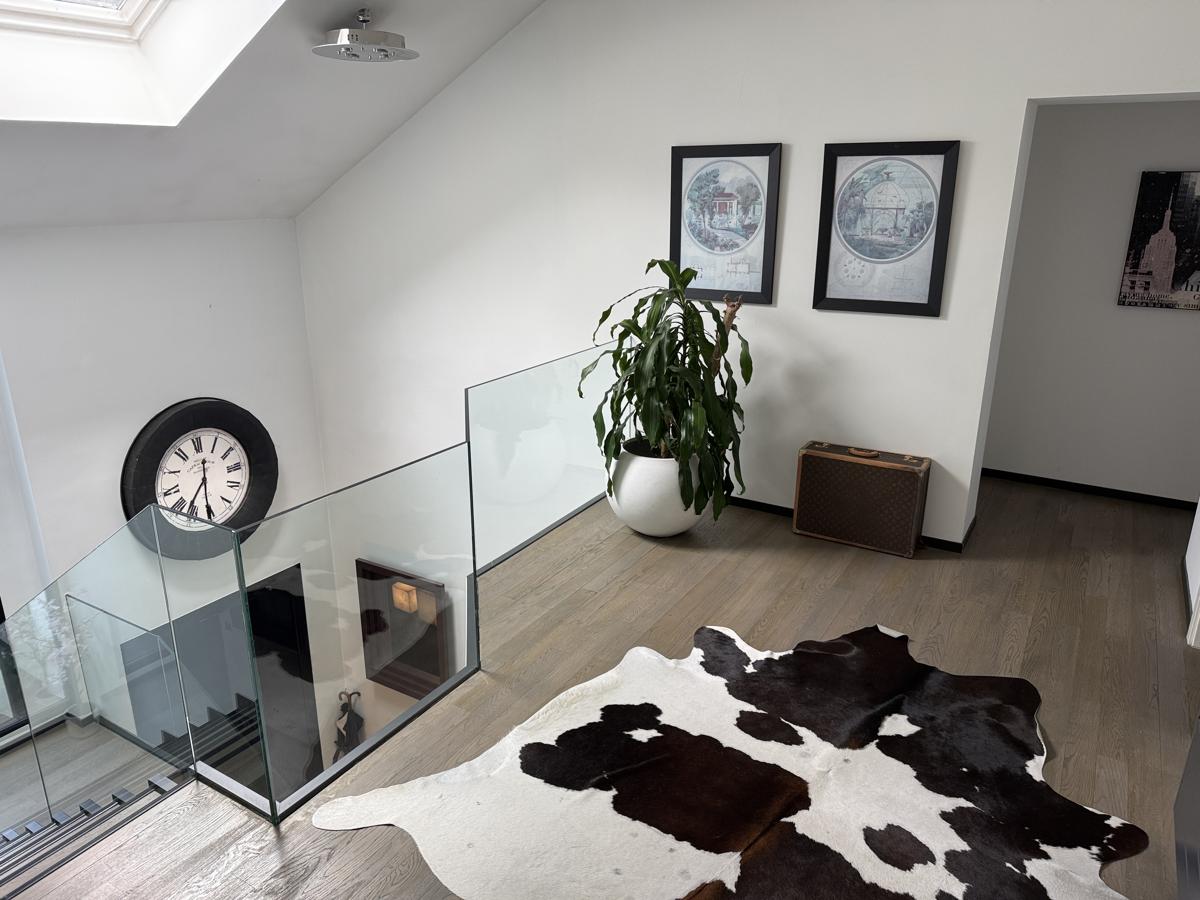 Upper landing with glass railing
